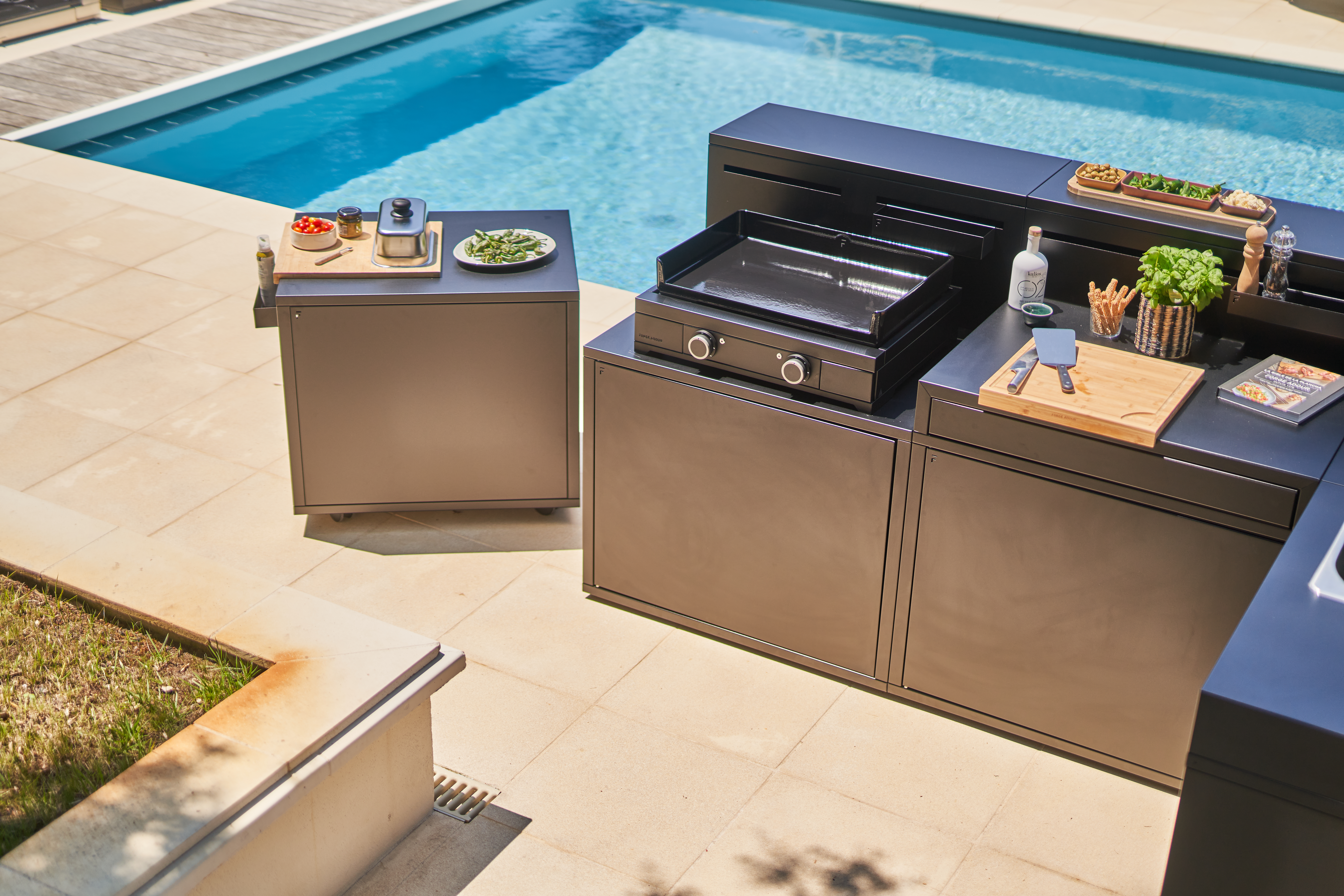 Mesa de exterior auxiliar con ruedas negra 3