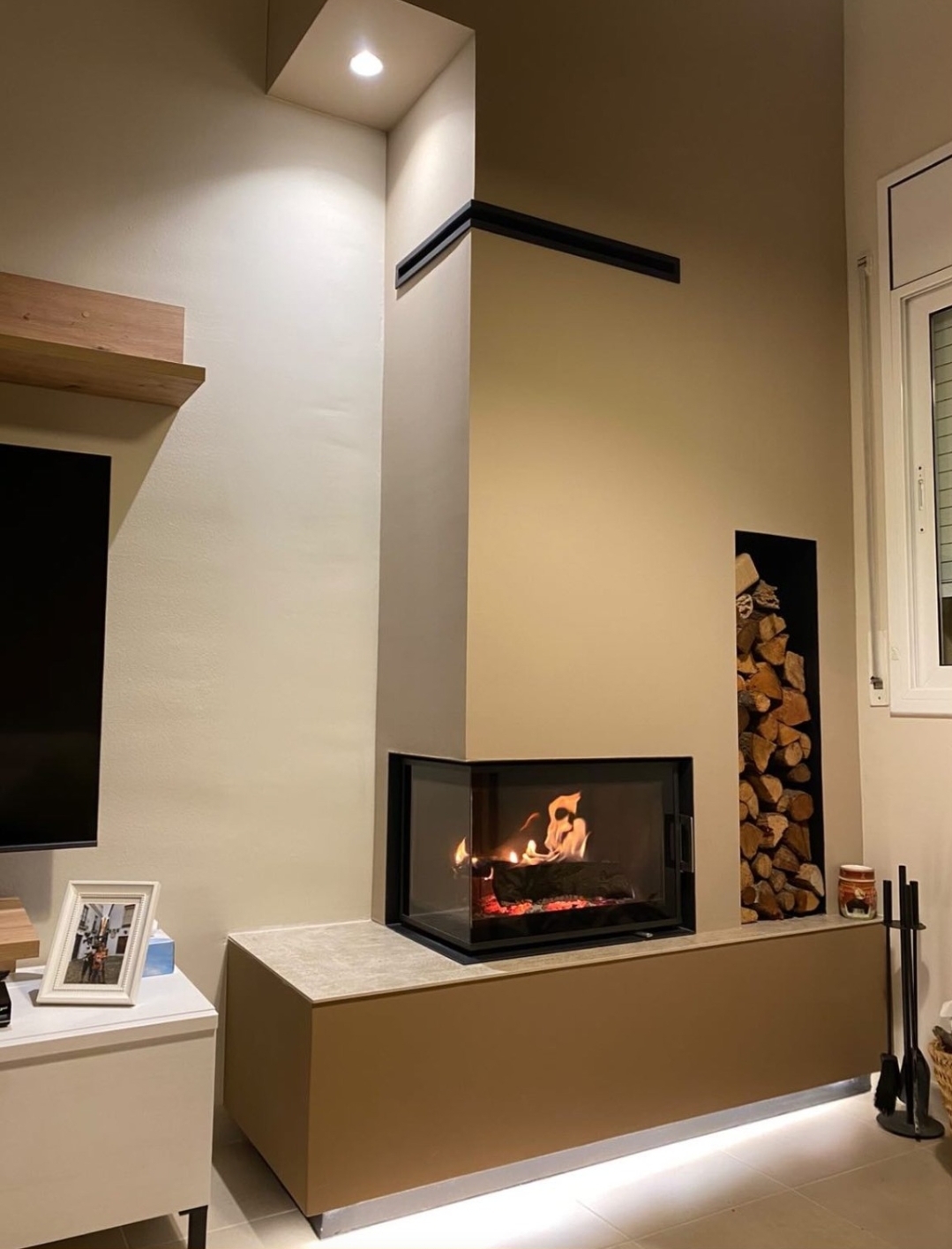 Hogar de leña 63x40x42K Abatible - Esquinero