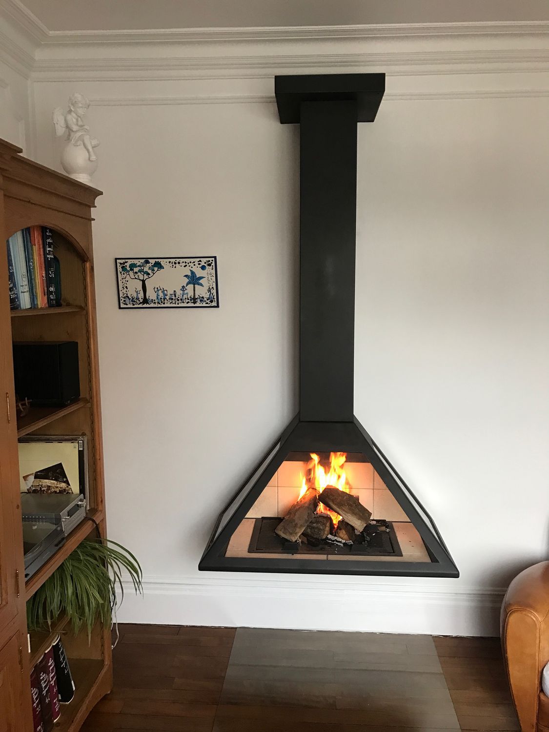 Chimenea colgante de leña ALTEA abierta