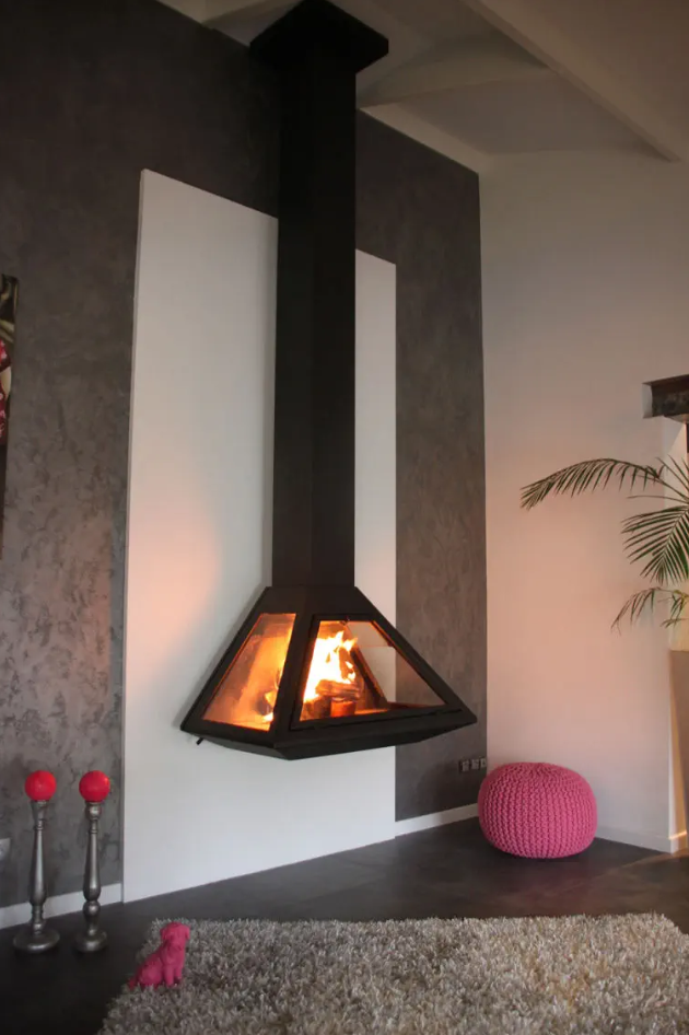 Chimenea colgante de leña ALTEA abierta