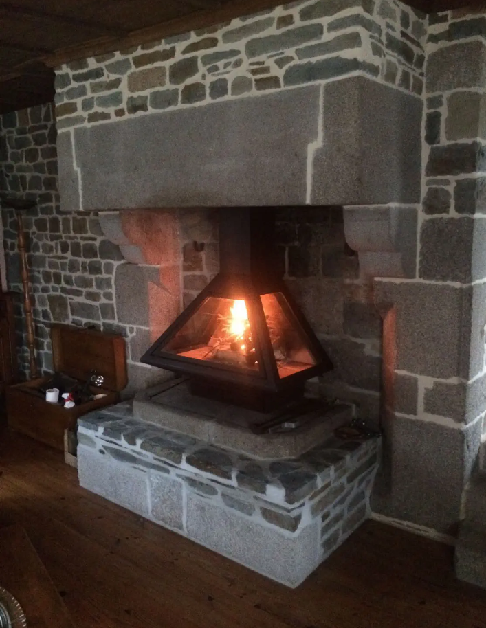 Chimenea colgante de leña ALTEA cerrada