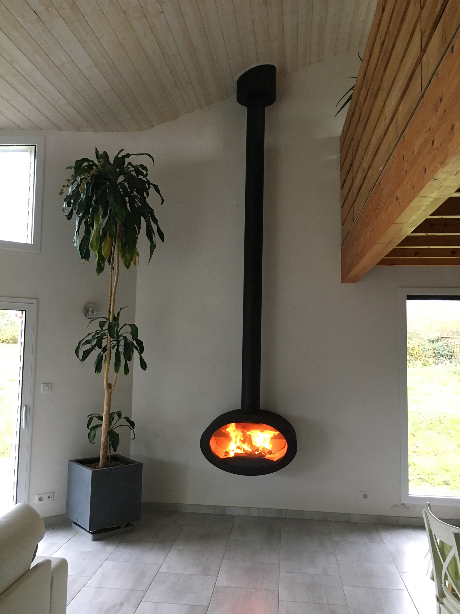 Chimenea colgante de leña CALPE