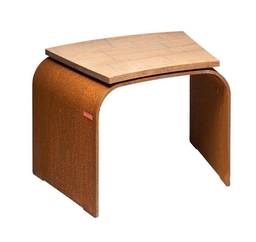 Silla curvada corten con top en madera para mesa redonda