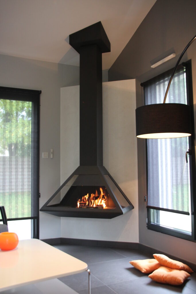 Chimenea colgante de leña ALTEA abierta