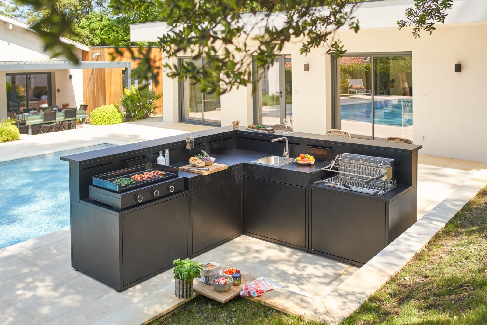 Mesa de exterior con fregadero color negro 4