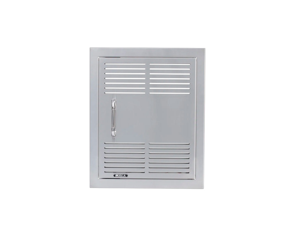Puerta vertical ventilada con relieve