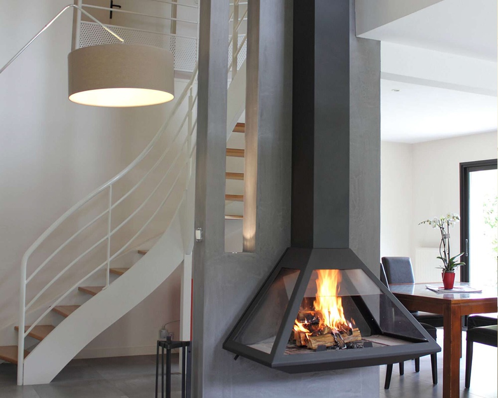 Chimenea colgante de leña ALTEA abierta