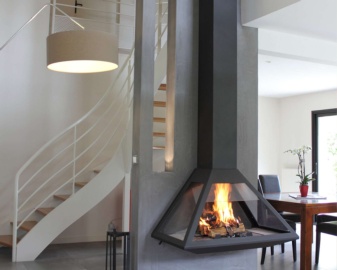 Chimenea colgante de leña ALTEA abierta