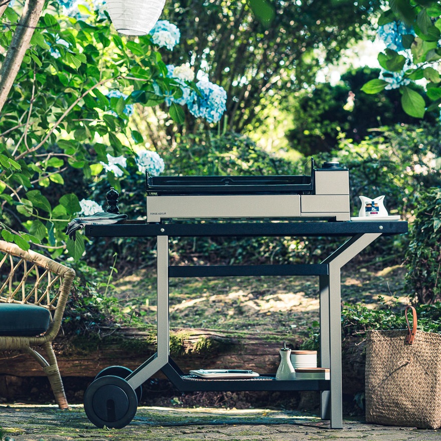 Carrito con ruedas para planchas negro y gris 2